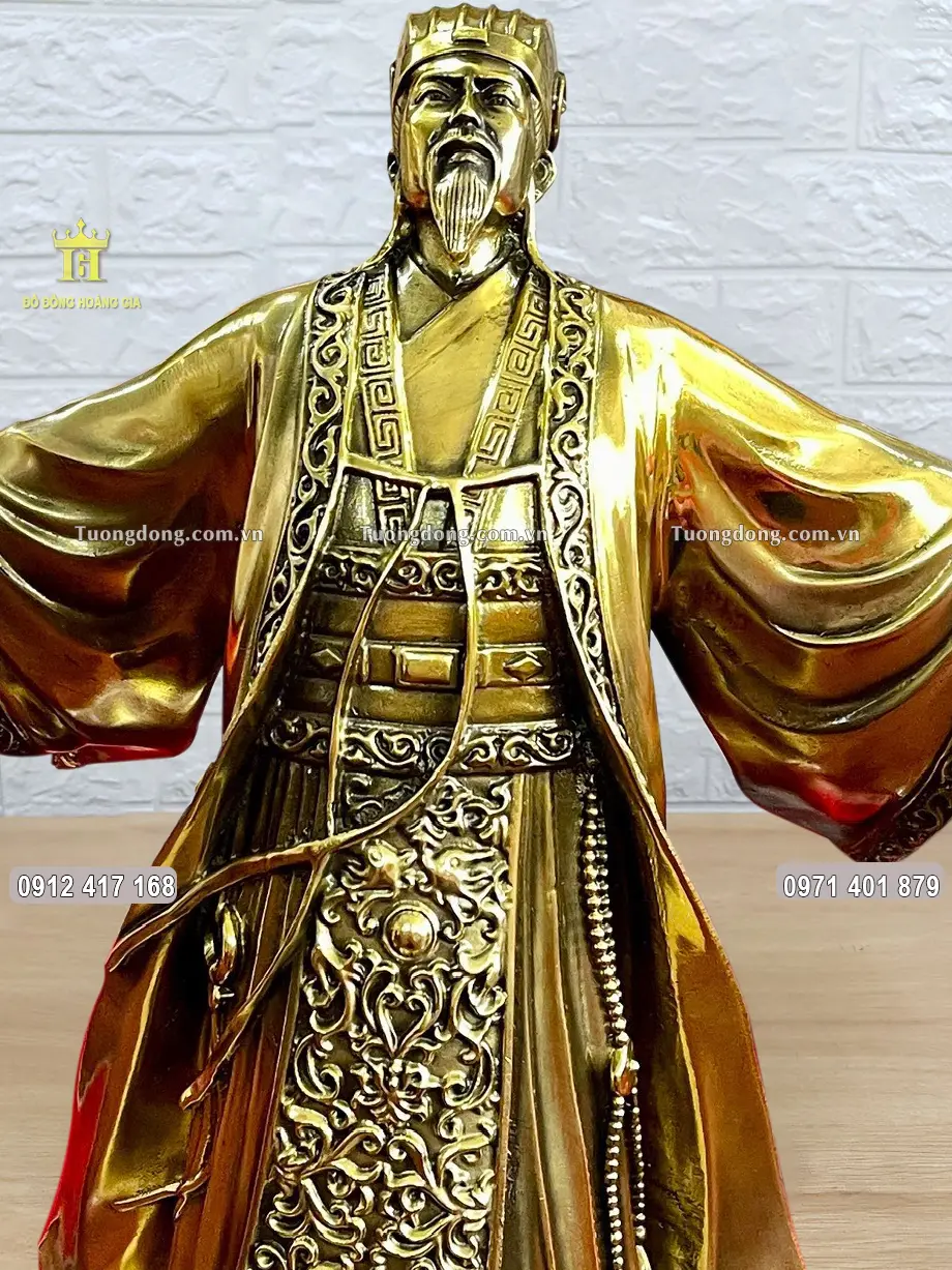 Gương mặt vô cùng uy nghiêm của Ngài Khổng Minh